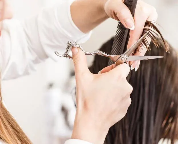 Corte de cabello profesional en Eve Studio