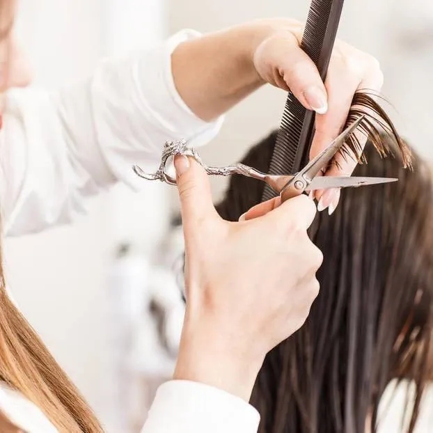 Servicio de corte de cabello en Eve Studio